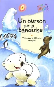 Un ourson sur la banquise