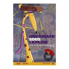 Une girafe sous la pluie