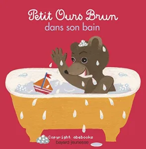 Petit Ours brun dans son bain