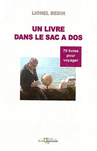 Un livre dans le sac à dos