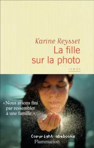 La fille sur la photo