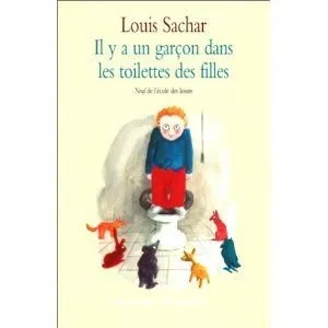 Il y a un garçon dans les toilettes des filles