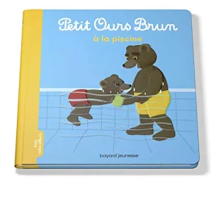 Petit Ours brun à la piscine