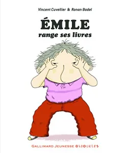 émile range ses livres