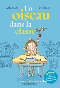 Un oiseau dans la classe