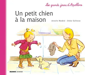 Un petit chien à la maison