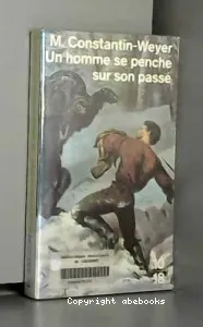 Un homme se penche sur son passé