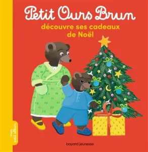 Petit Ours Brun découvre ses cadeaux de Noël